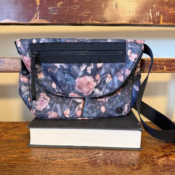 Lululemon Festival Bag II *5L Pink Purple Frosted Rose Multi / Black - Picture 1 of 14